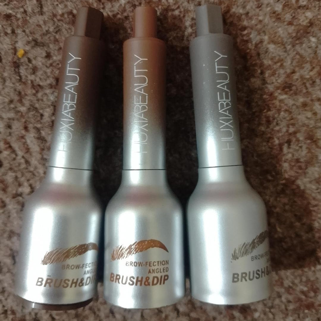 Huxibeauty Brow Fection Angled Brush color swatches showing Taupe, Auburn, Chocolate, and Espresso eyebrow shades.